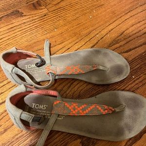 Tom sandals